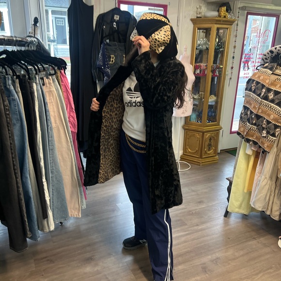 Meet your Posher, Pali Thrifts - Picture 2 of 3